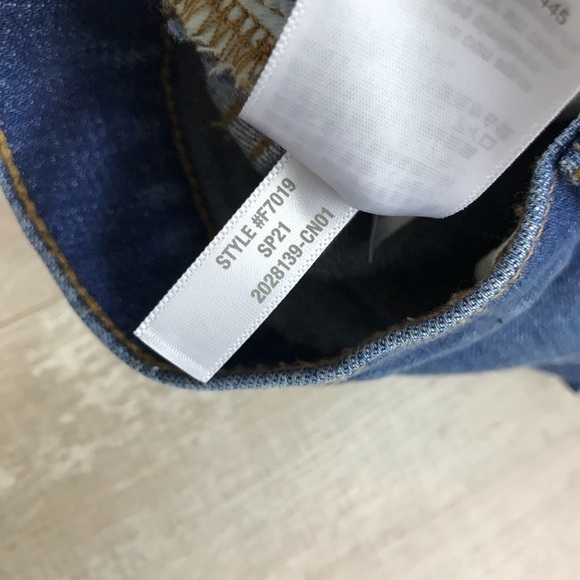 MADEWELL High-Rise Denim Shorts in Glenoaks Wash - Picture 8 of 9